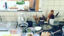 小姐姐室内做饭,小姐姐的温馨美食之旅