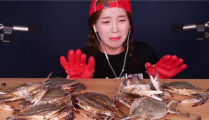 小姐姐吃大毛蟹什么意思,畅享美味大毛蟹