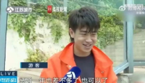 李瑶吃瓜网被抱起来蹬,被网友抱起来蹬成热门话题