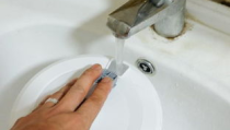 用私密产品有水流出来,揭秘私密产品使用中的小秘密